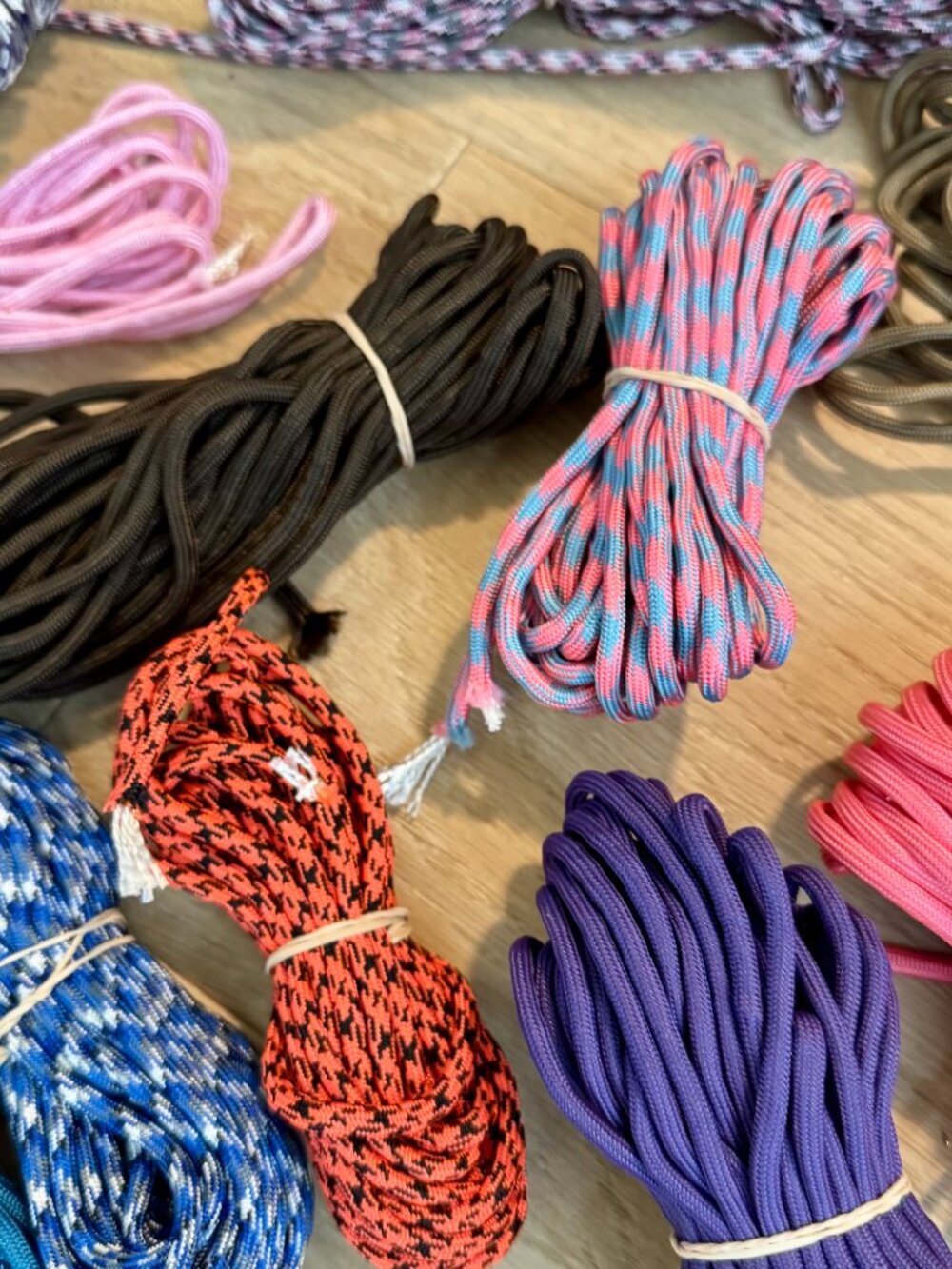 Large Paracord Lot – Mixed Colors – Craft Supply Destash – Approx. 11 Bundles - Picture 4 of 8
